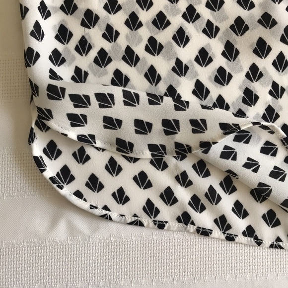 LOFT Black White Geo Print Henley Blouse Cap Sleeve Lightweight Top SP - Picture 9 of 13